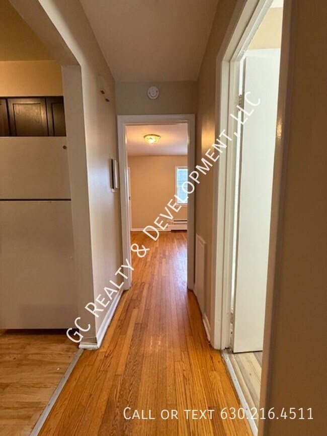 Building Photo - 227 Uteg St