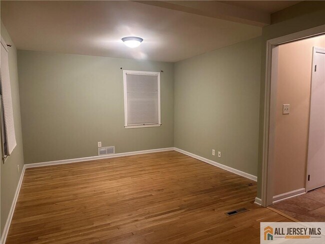 Building Photo - 30 Carpenter Pl