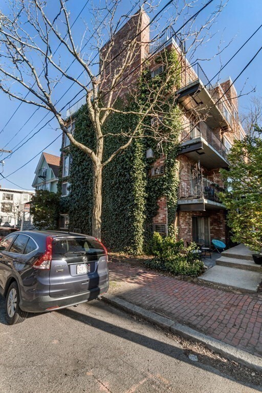 Building Photo - 76 Garfield St