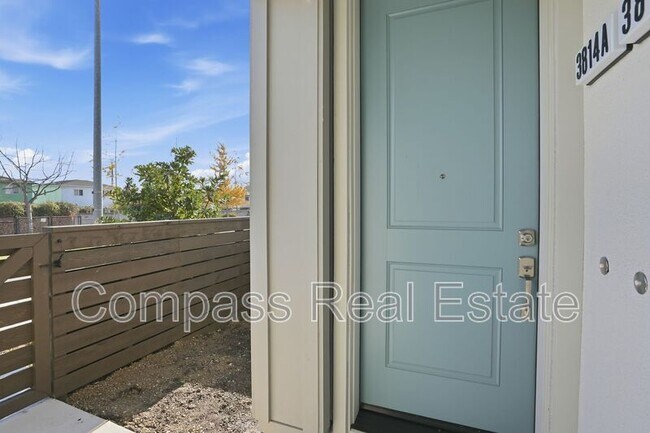 Building Photo - 3814 Norbridge Ave