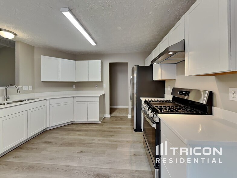 Building Photo - 2420 Lofton Ct
