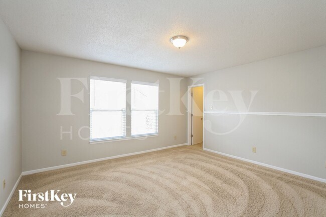 Building Photo - 10077 Pine Grove Way