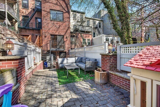 Building Photo - 926 Park Ave