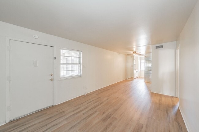 Building Photo - Updated Two Bedroom and One and Half Bathrooms apartment upstairs in the Cultural District!