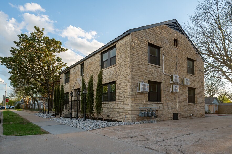 Building Photo - 718 S Columbia Ave