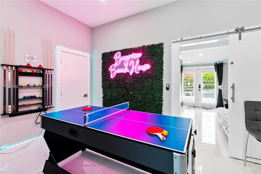 Building Photo - 2620 NE 15th St