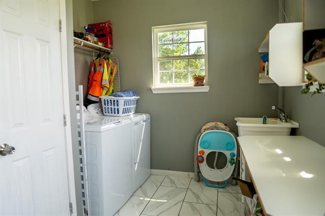 Building Photo - 2143 Soman Ln