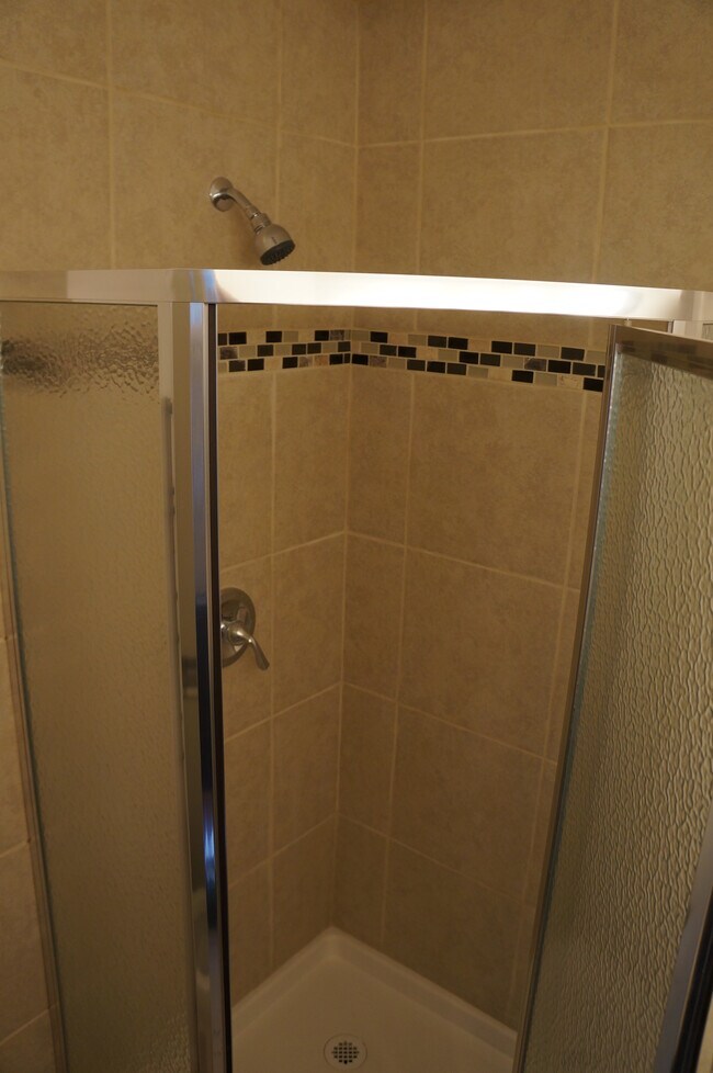 2nd bath - 4207 Franklin Ave