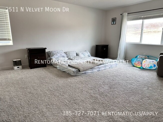 Building Photo - 2511 N Velvet Moon Dr