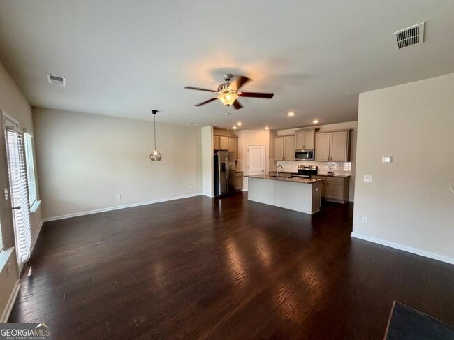 Building Photo - 7091 Gladstone Cir