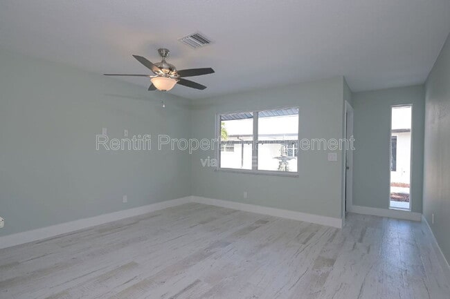 Building Photo - 1322 Miramar St