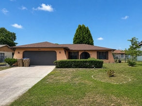 Building Photo - 3 bedroom, pet friendly home!
