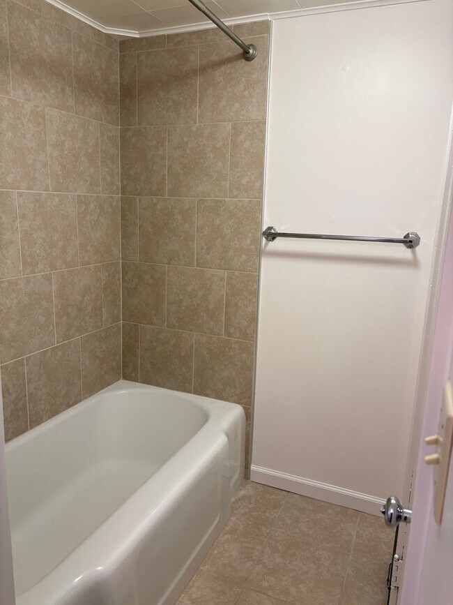 Building Photo - 123 Livingston St