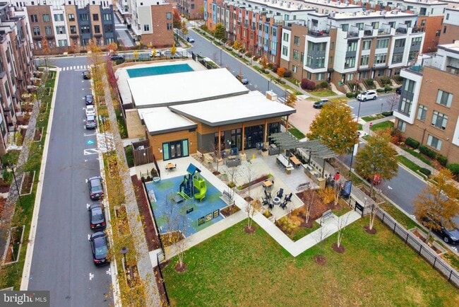 Building Photo - 16199 Columbus Ave