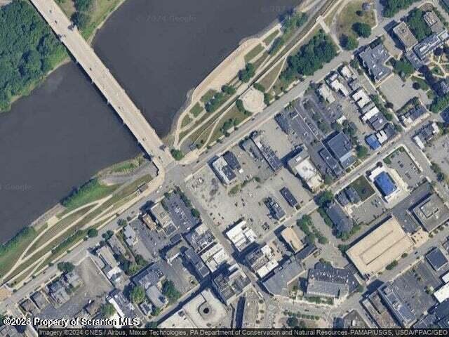 Building Photo - 19 N River St