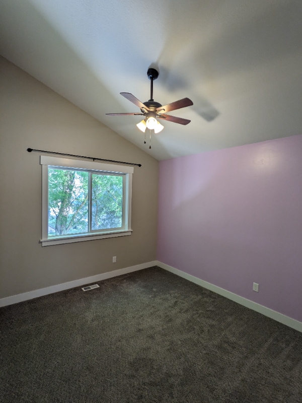 Building Photo - 231 150