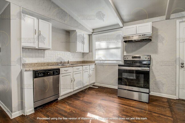 Building Photo - 4809 Farley Ave