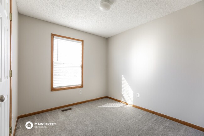 Building Photo - 1401 S Huntington Dr