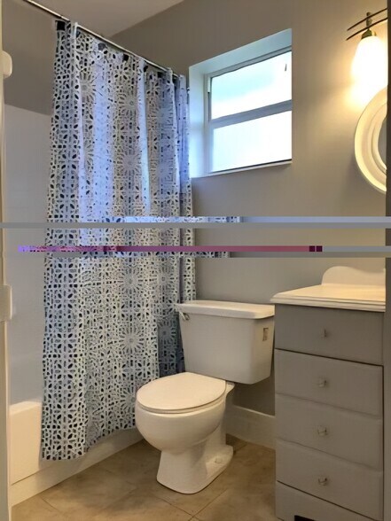 Building Photo - 4033 Carambola Cir N