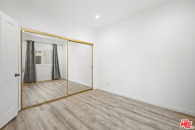 Building Photo - 212 S Hamilton Dr