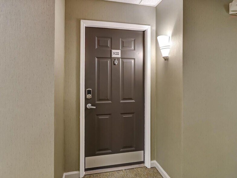 Building Photo - 1074 Peachtree Walk NE