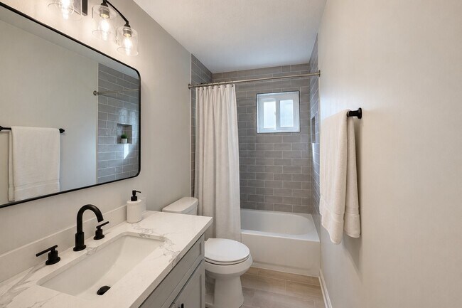 Building Photo - 13638 Greenridge Dr