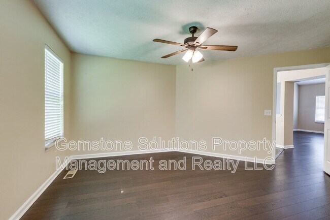Building Photo - 1111 Cedarhill Ct