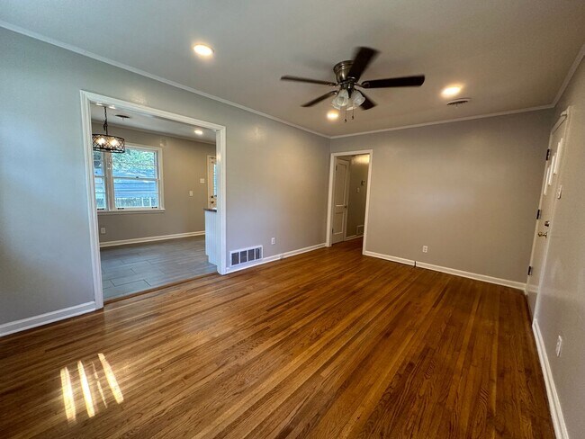 Building Photo - 1/2 OFF FIRST FULL MONTH'S RENT! Gated Par...