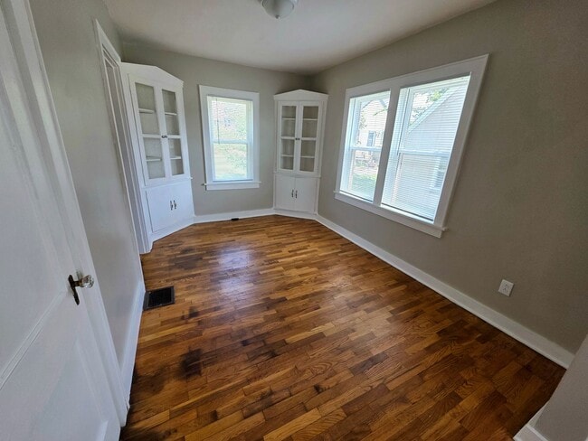 Building Photo - Charming 3 Bedroom / 1 Bath House with Ori...