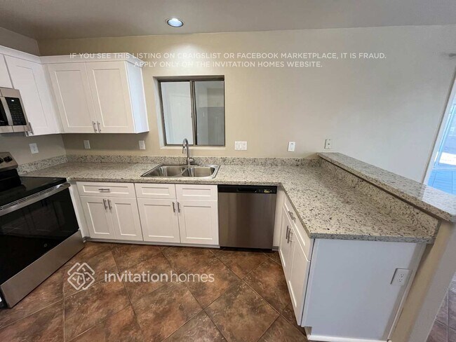 Building Photo - 12302 W Dreyfus Dr