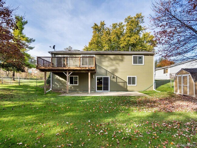 Building Photo - 987 Fairledge St