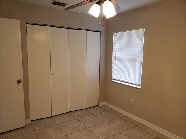 Building Photo - 3 Bed, 2 Bath, 1 Car garage.