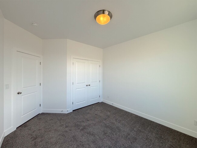 Building Photo - Brand New 3 bed, 2.5 Bath 1 car garage Townhome