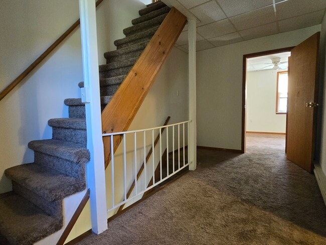 Building Photo - Spacious two-bedroom townhome in Stockerto...