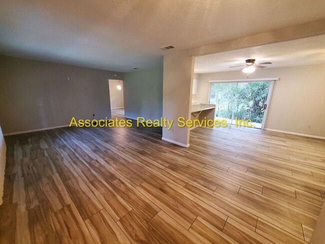 Building Photo - Three bedroom, two bath - 1720 Sq. ft., Acre lot