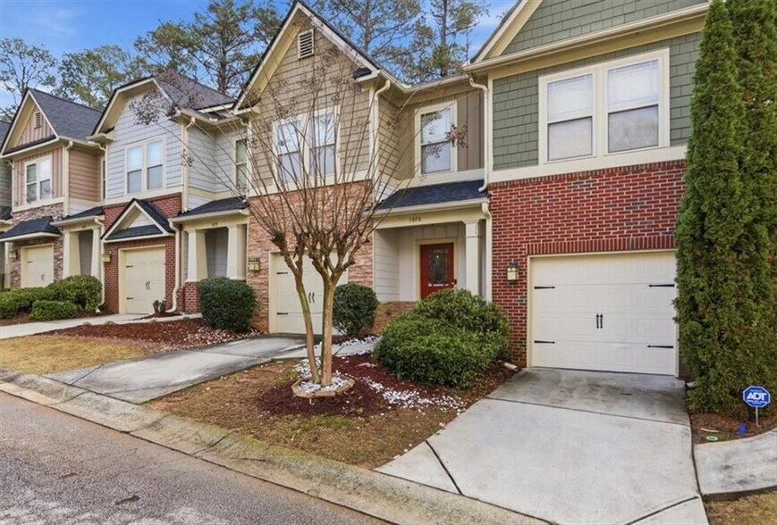 Building Photo - 1076 N Village Dr