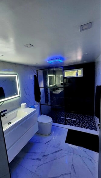 Building Photo - 107 Summer St