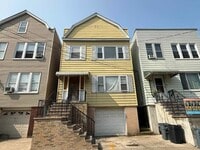 Building Photo - 1403 8th St