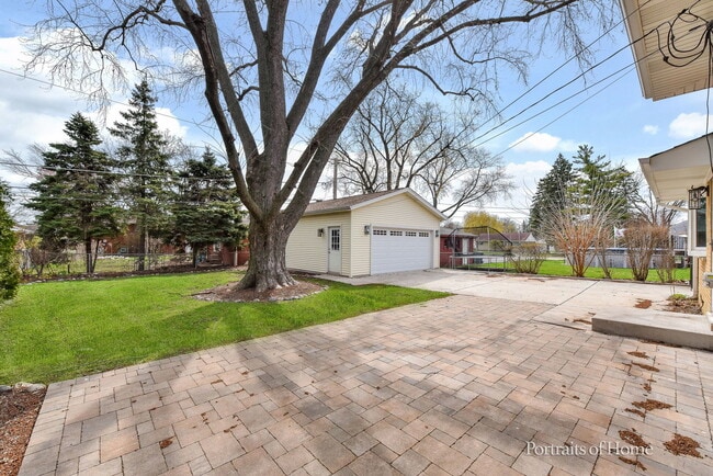 Building Photo - 591 S Grace St