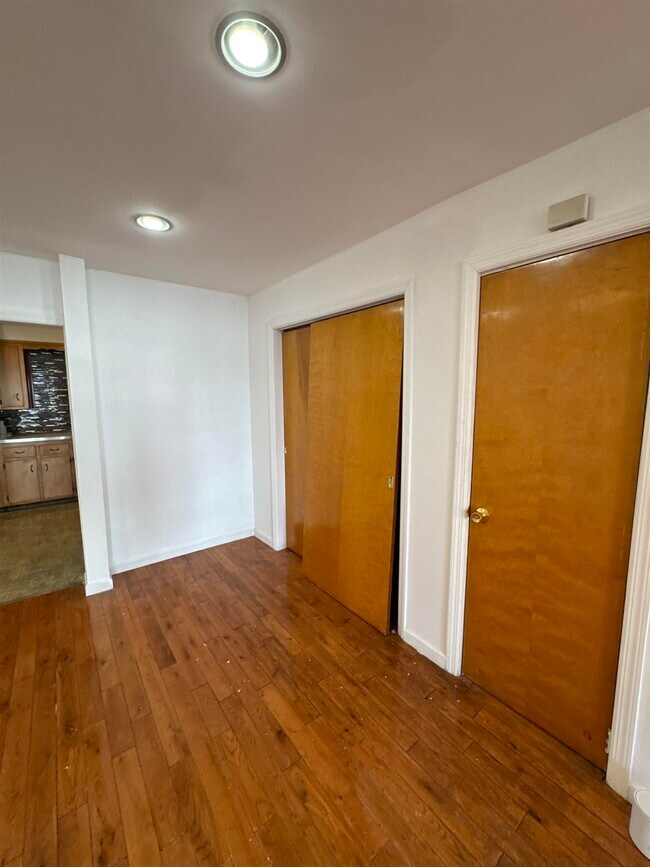 Building Photo - 98 W 27th St