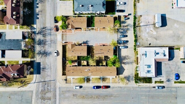 Building Photo - 2608 Desert St