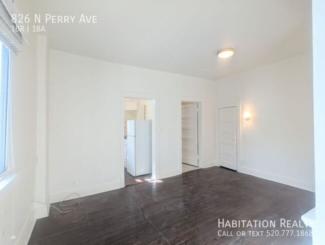 Building Photo - 826 N Perry Ave