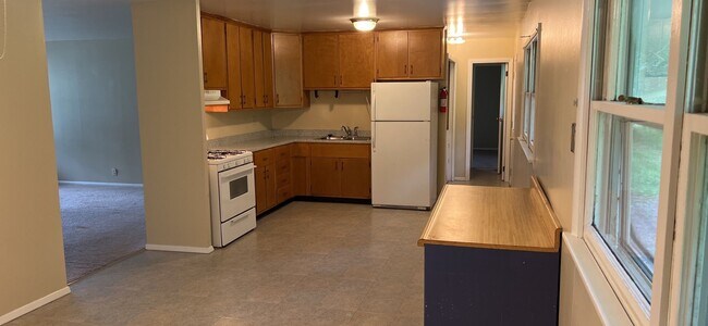 Building Photo - 3301 N Valleyview Dr