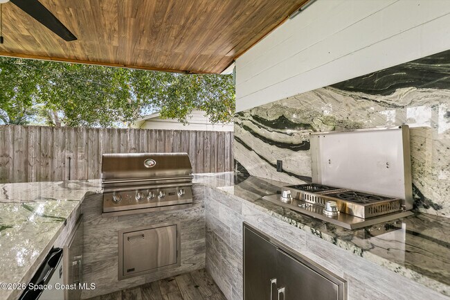 Building Photo - 719 6th St