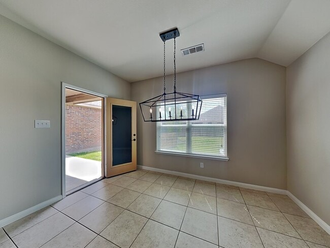 Building Photo - 528 Meadow Springs Dr