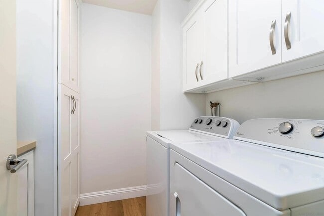 Building Photo - 8263 Camino Del Oro