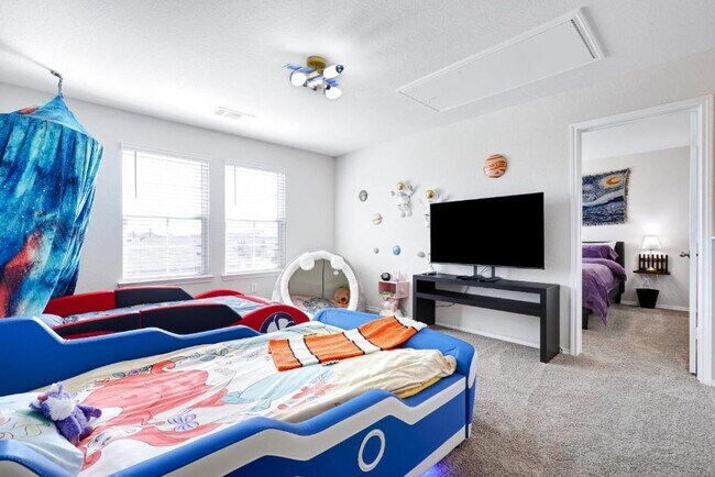 Building Photo - Move in Ready and FULLY FURNISHED 3 BD/2 BA located Far West San Antonio!