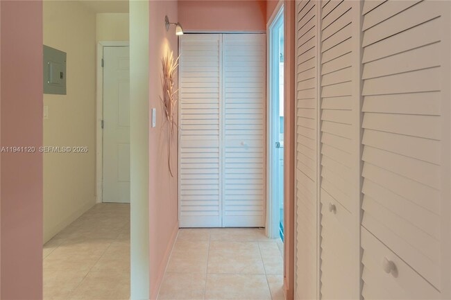 Building Photo - 1615 West Ave