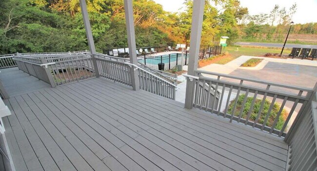 Building Photo - Cozy 3 Bedroom Home with Covered Patio