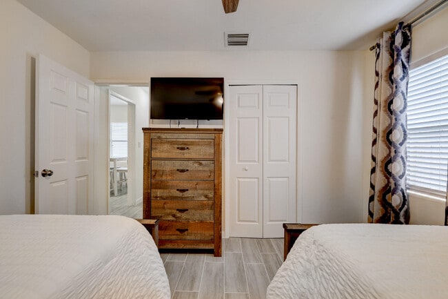 Building Photo - 125 S 10th St